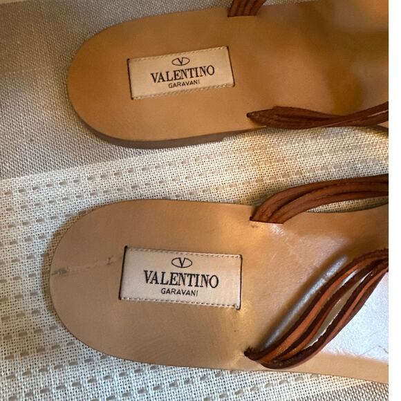 Valentino Garavani Tribal Scarab Flat Sandals size 39/ US 9 - Picture 4 of 8